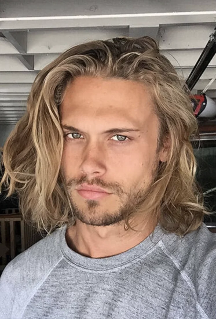 Стрижка серфера